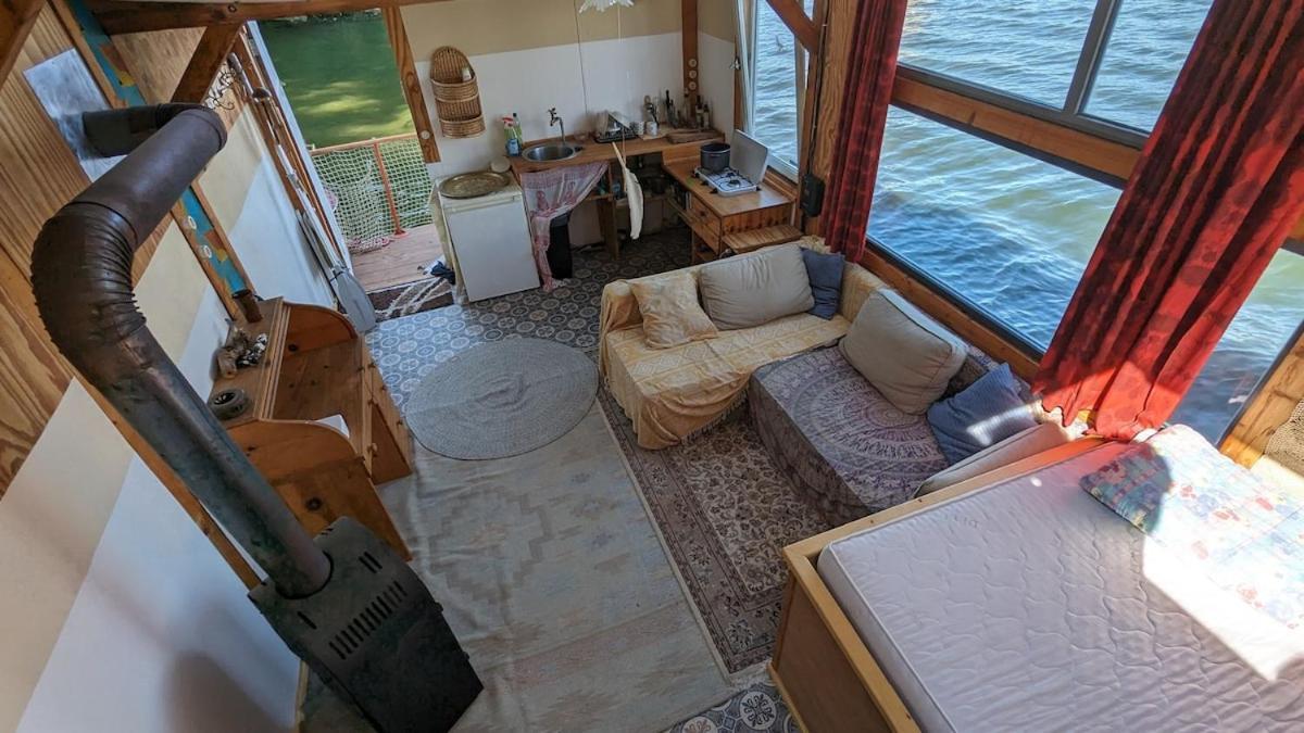 Botel Floating *